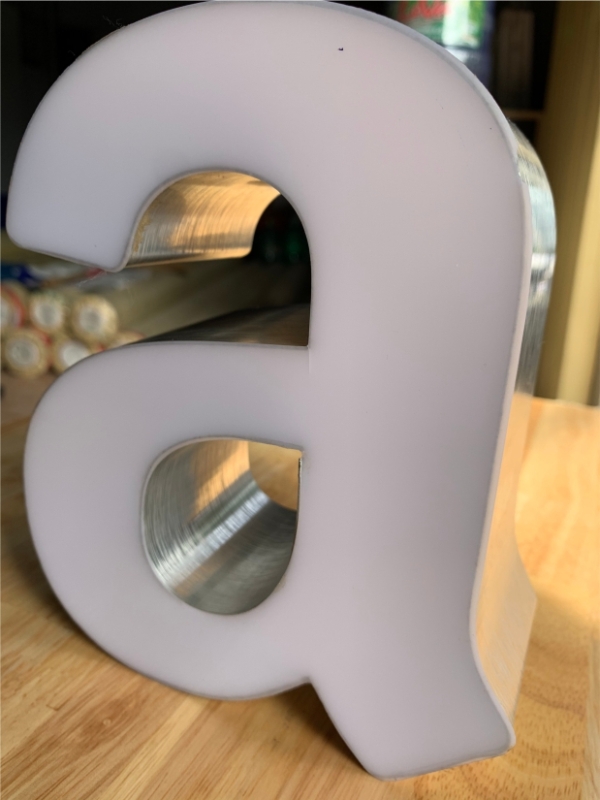 Gia Công Chữ Nổi Mica Chân Nhôm Đẹp, Bền