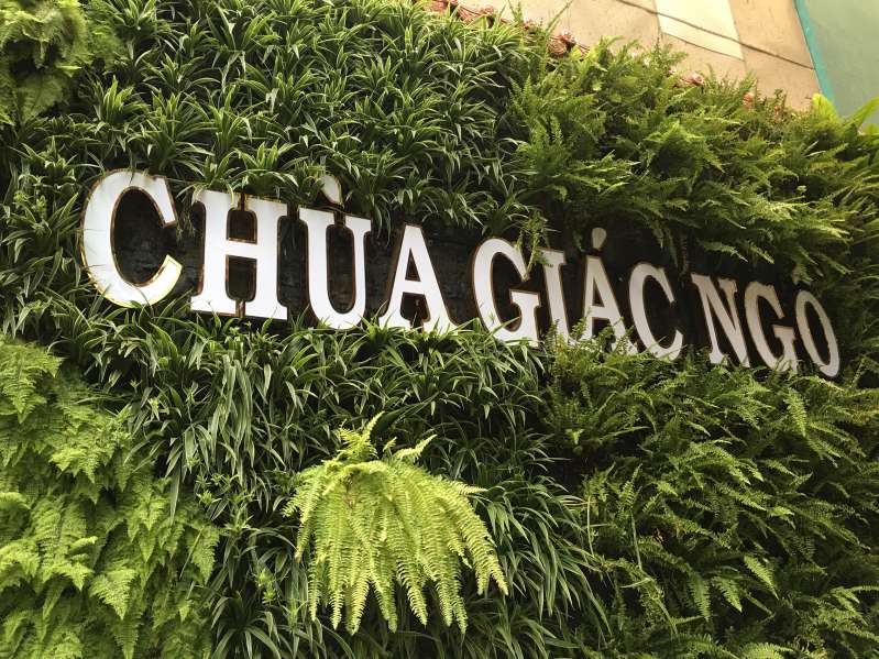 Mẫu Bảng Hiệu Chữ Nổi Mica Viền Inox Đẹp