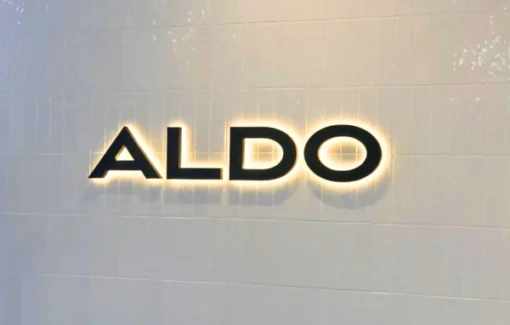 Xu Hướng Thiết Kế Bảng Hiệu Chữ Nổi Mica Chân Nhôm Đẹp Năm 2026