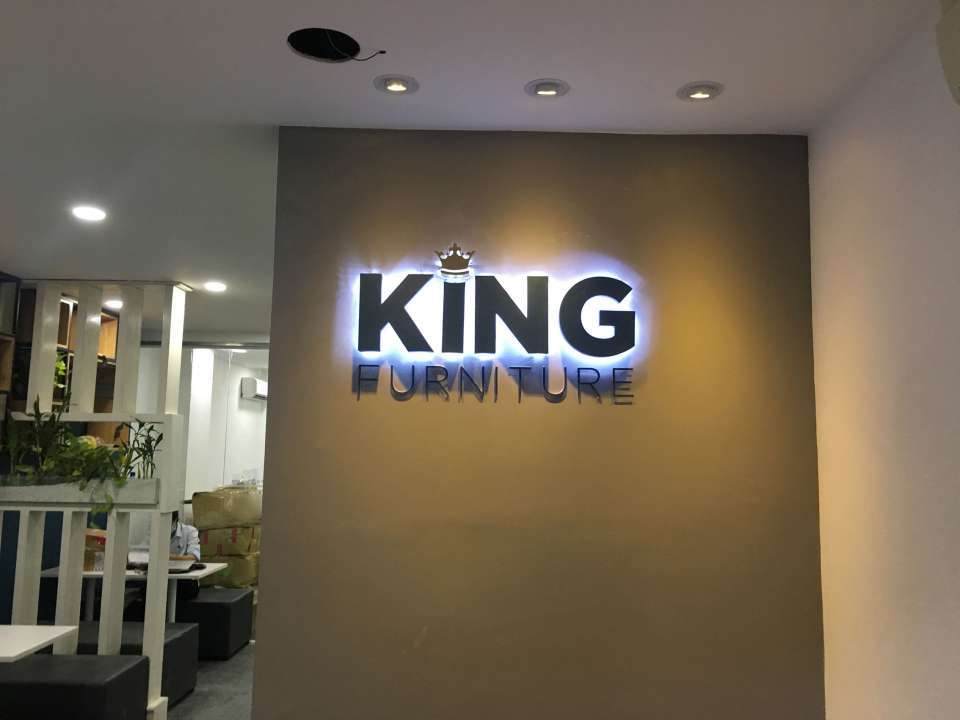 Thiết Kế Bảng Hiệu Quảng Cáo Chữ Nổi Inox Vàng Sang Trọng