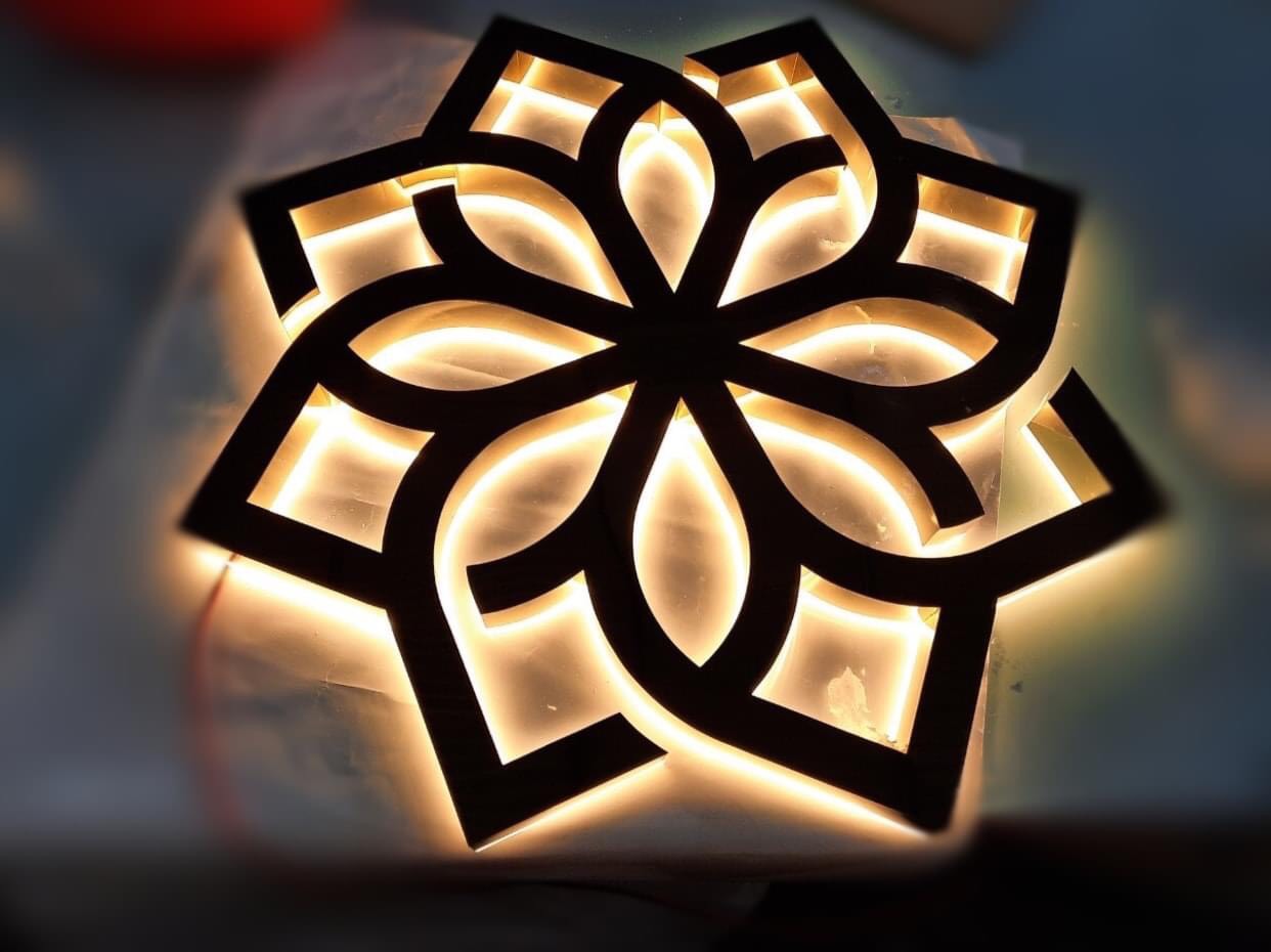 Mẫu Chữ Nổi Mica Hắt Sáng Chân Đẹp Năm 2026