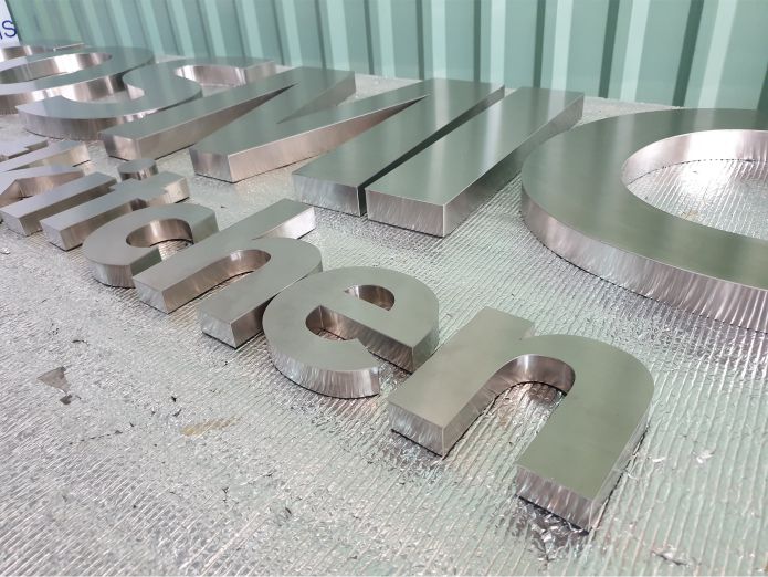 Thi Công Biển Chữ Nổi Inox Đẹp