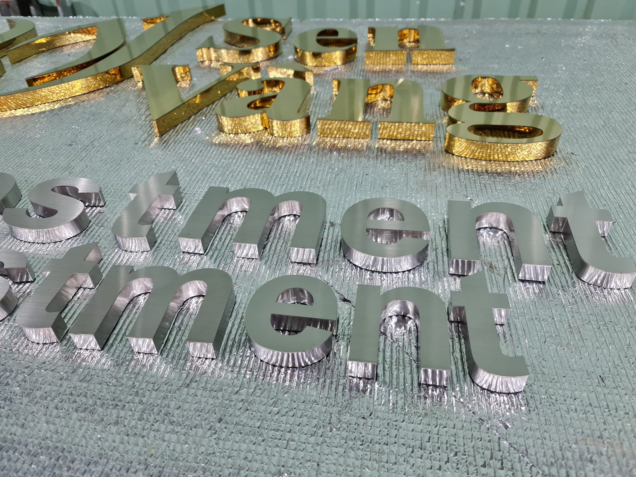 Thi Công Chữ Nổi Inox