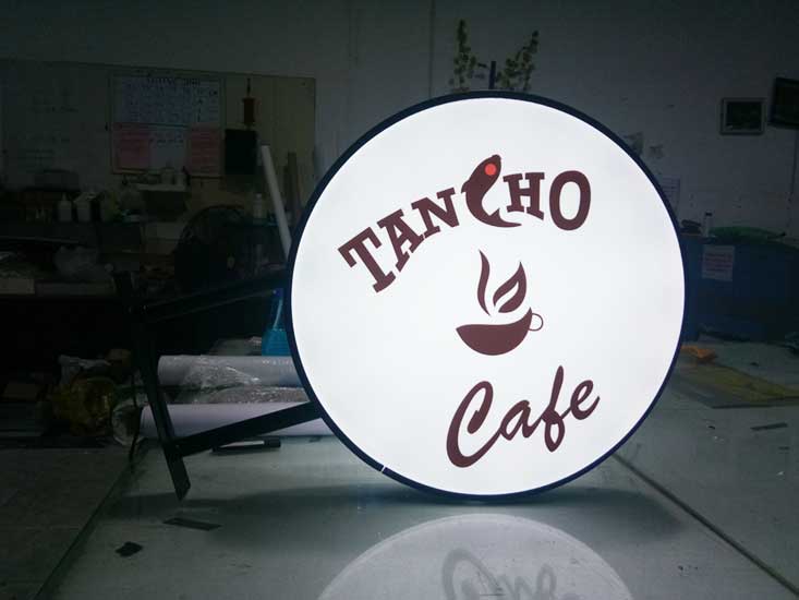 Thiết Kế Bảng Hiệu Hộp Đèn Hút Nổi Đẹp