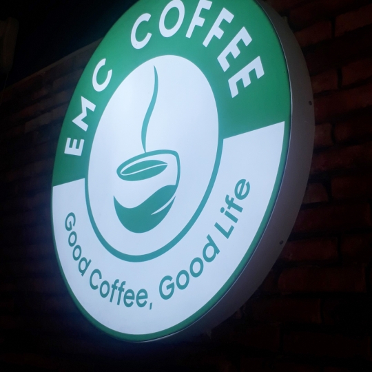 Mẫu Bảng Hiệu Hộp Đèn Hút Nổi Đẹp Năm 2026