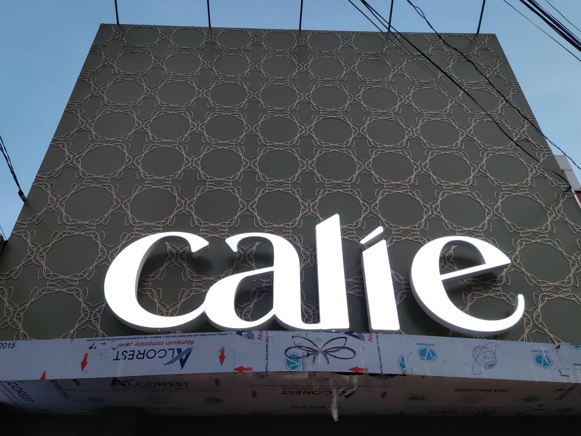 Mẫu Bảng Hiệu Alu Đẹp Năm 2026