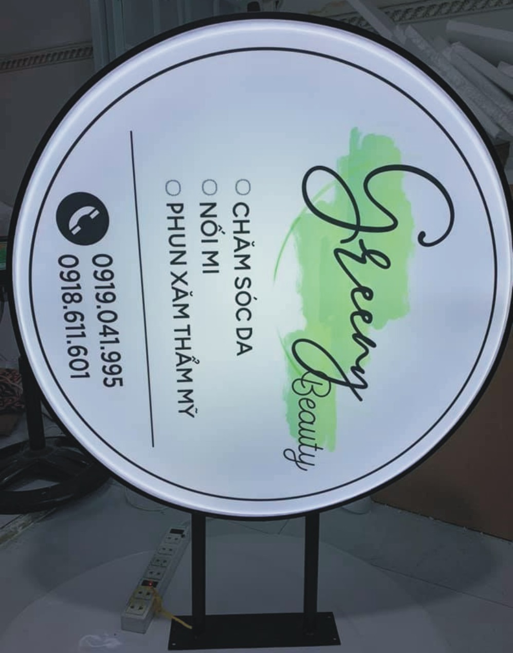 Bảng Hiệu Hộp Đèn Hút Nổi Đẹp, Sáng Đều