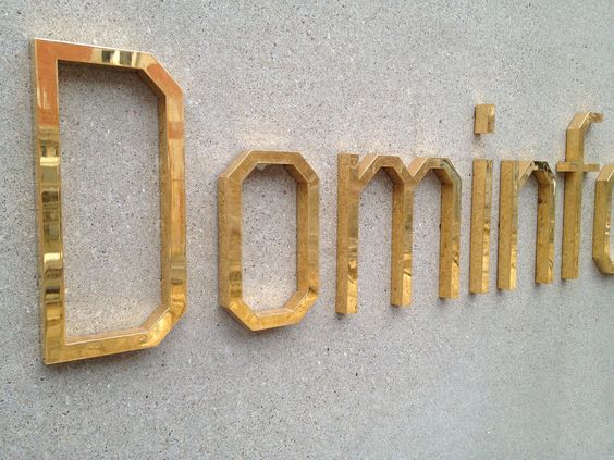 Thiết Kế Bảng Hiệu Quảng Cáo Chữ Nổi Inox Vàng Sang Trọng