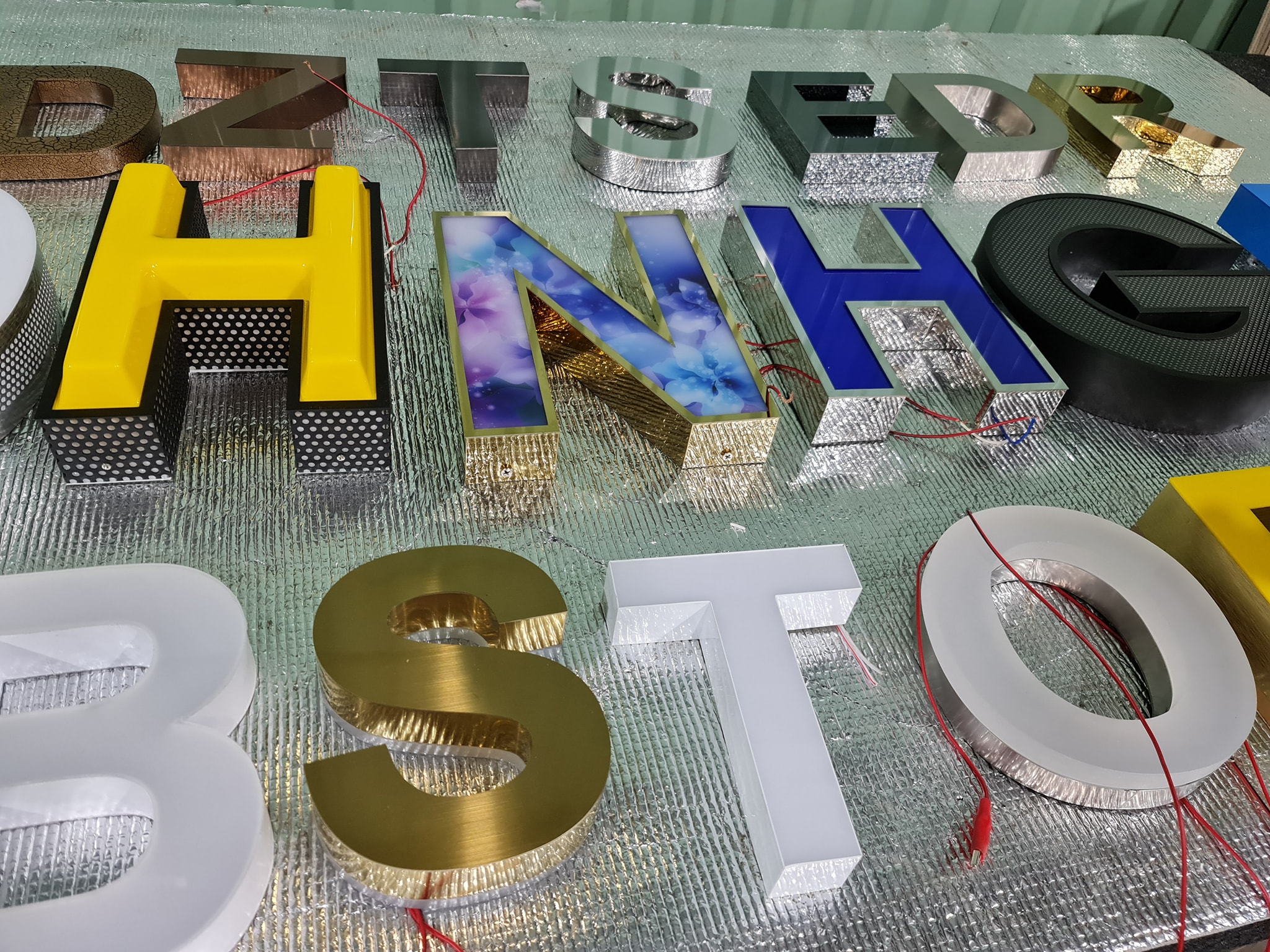 Xu Hướng Thiết Kế Bảng Hiệu Chữ Nổi Inox Đẹp Năm 2026