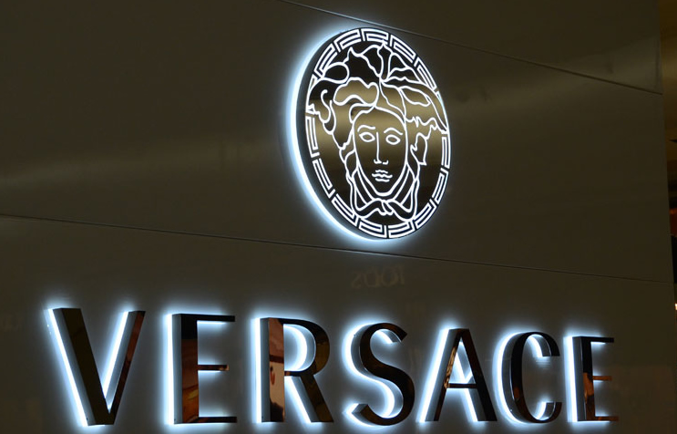 Mẫu Chữ Nổi Mica Hắt Sáng Chân Đẹp