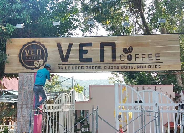 Mẫu Bảng Hiệu Gỗ Đẹp Năm 2025