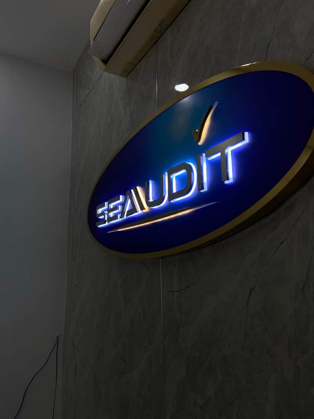 Thi Công Bảng Hiệu Hộp Đèn Hút Nổi Đẹp, Bền