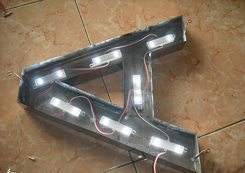 Thi Công Chữ Nổi Mica Đèn LED