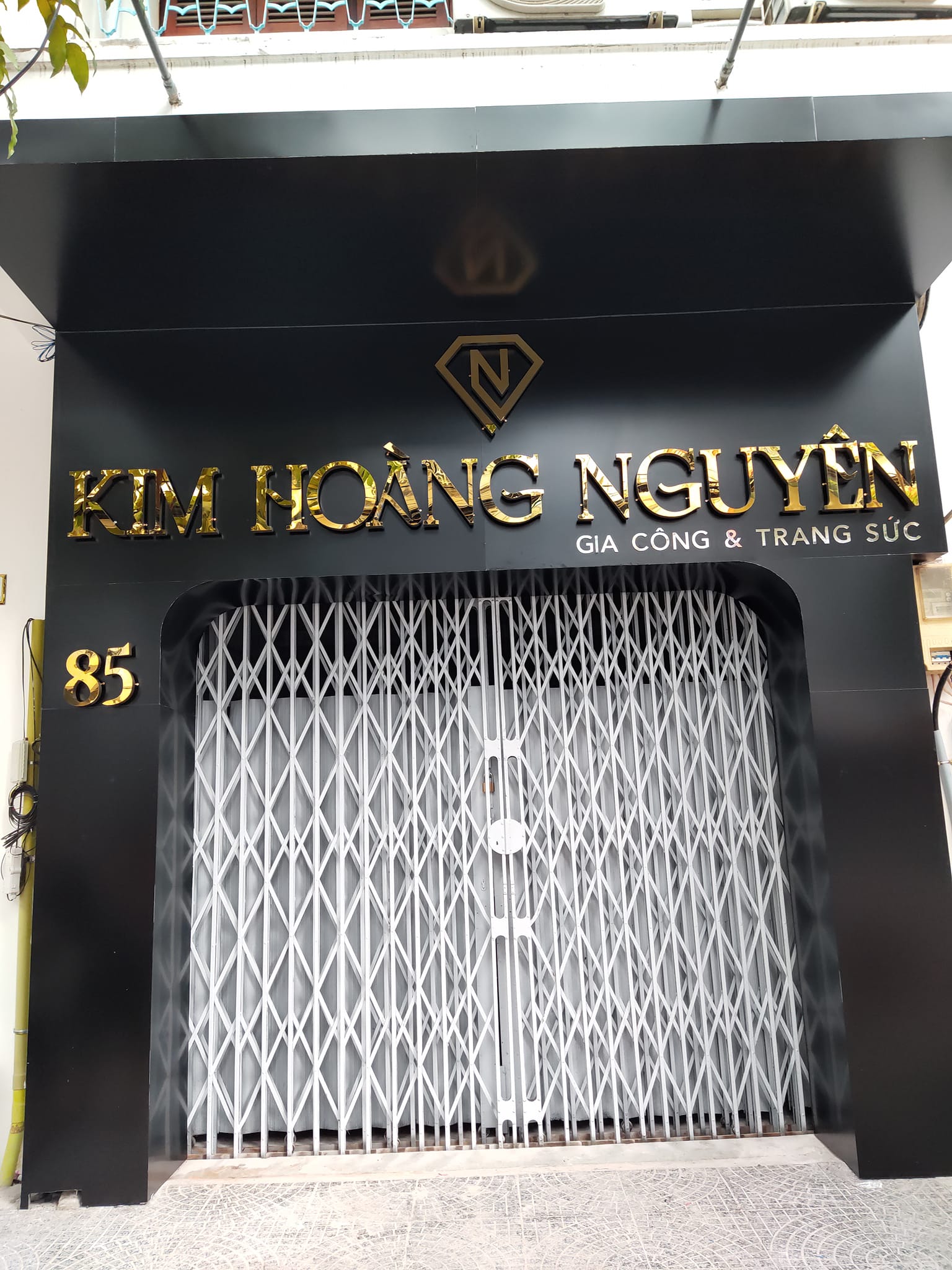 Thiết Kế Bảng Hiệu Alu Chữ Nổi Inox Đẹp, Sang Trọng