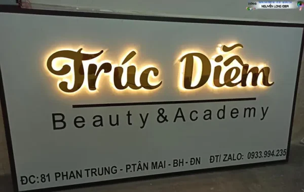 Mẫu Chữ Nổi Mica Hắt Sáng Chân Đẹp