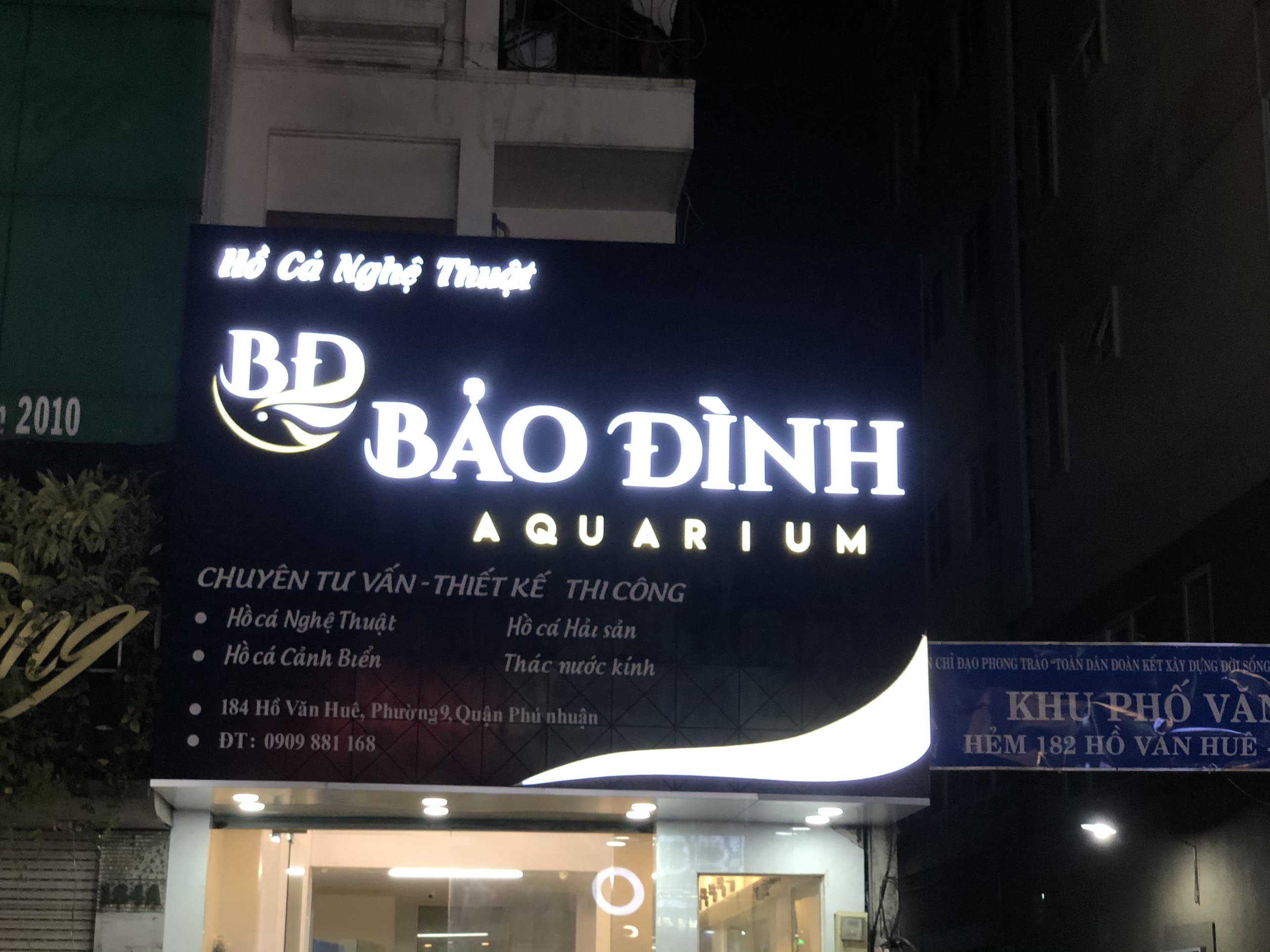 Bảng Hiệu Chữ Nổi Mica Chân Nhôm Đẹp, Bền