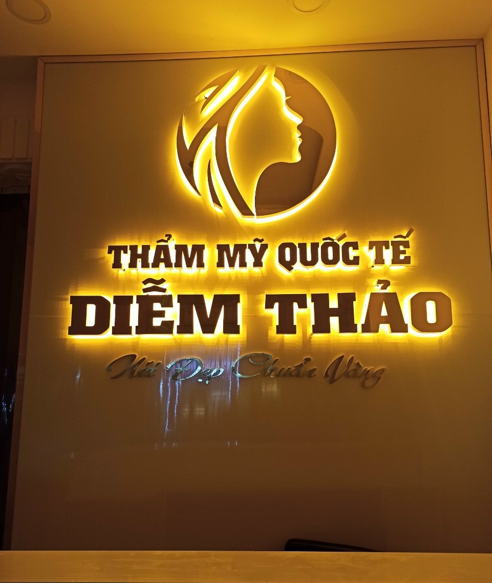 Mẫu Chữ Nổi Mica Hắt Sáng Chân Đẹp