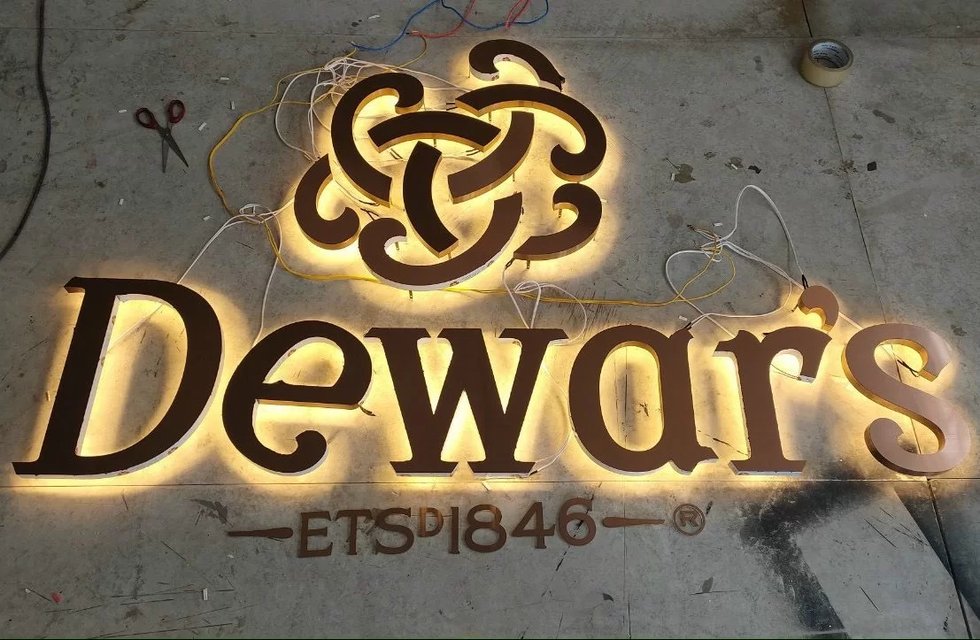 Mẫu Chữ Nổi Mica Hắt Sáng Chân Đẹp Năm 2026