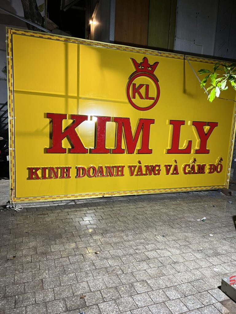 Xu Hướng Thiết Kế Bảng Hiệu Chữ Nổi Mica Đẹp Năm 2026