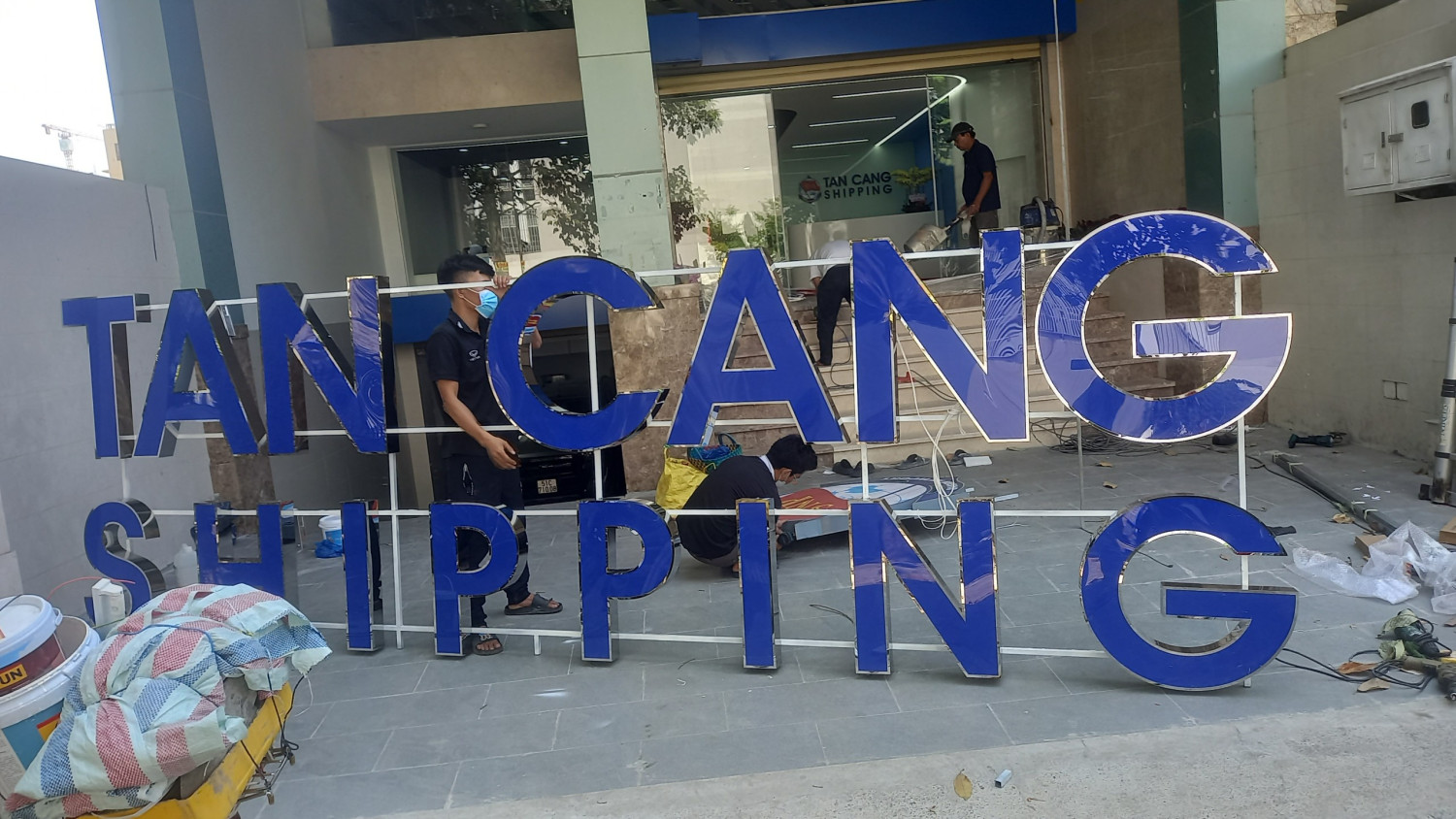Làm Bảng Hiệu Alu Chữ Nổi Inox Vàng Đẹp
