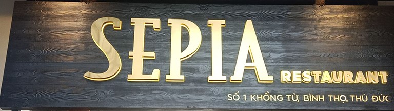 Làm bảng hiệu gỗ quận 3